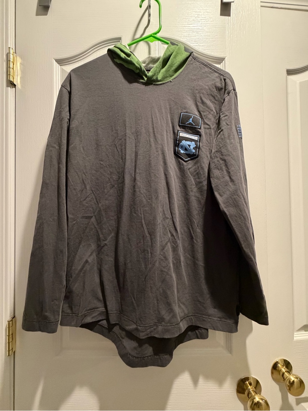 Jordan Long-Sleeve Hoodie Shirt in Gray with Green Hood